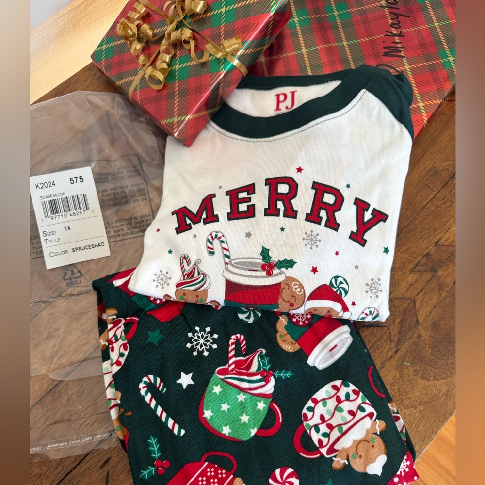 NWT Kids Merry Christmas Pajama Set - Green and White size 14